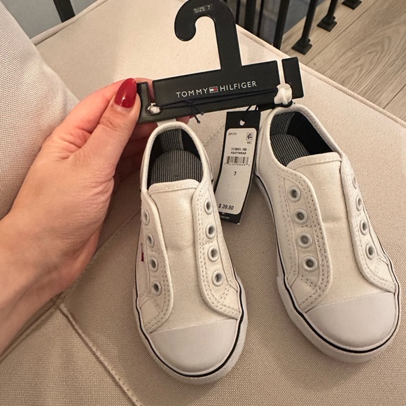 Tommy Hilfiger brand new with tags unisex kids Us 7 - Picture 2 of 3